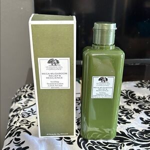 Origins Mega-Mushroom Soothing Lotion in Green nib